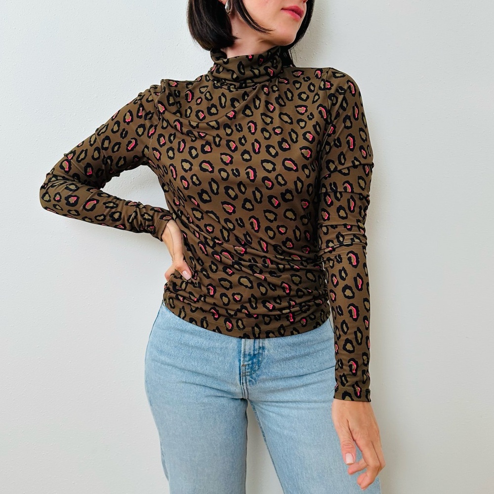 Essential Antwerp Trekking Green Leopard Print Turtleneck Top - Picture 2 of 13